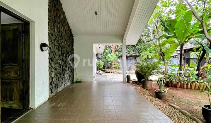 Rumah Terawat Lahan Luas Bebas Banjir di Kemang Jakarta Selatan 2