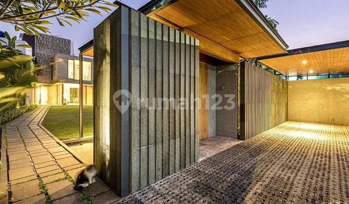 Rumah Modern Ada Private Pool di Jatipadang Jakarta Selatan 2