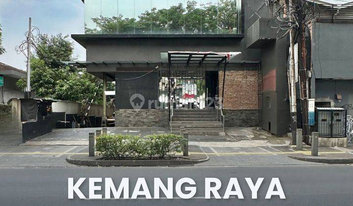 Ruang Usaha Strategis Di Pinggir Jalan Utama Kemang Raya Jakarta