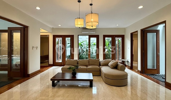 Resort Nuansa House with a Spacious Yard Located in Cipete Cilandak, South Jakarta 2