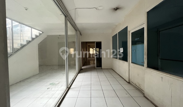 Gudang Bentuk Tanah Ngantong Di Raya Bekasi Klender Lt 1700 M2 Sebrang Halte Pool Mayasari 8