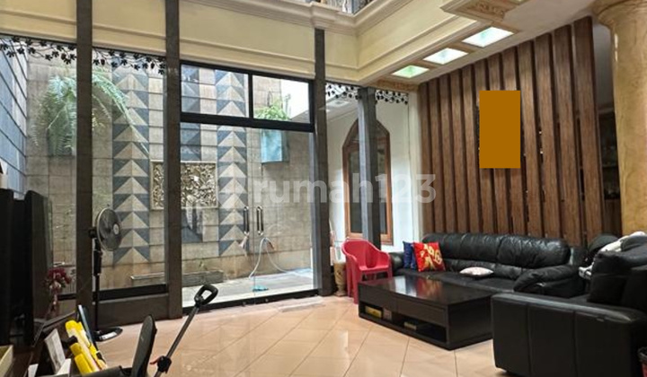 Rumah 3 Lantai Sunter Luas Tanah  11x18 M2 Rumah Rapi Bagus 