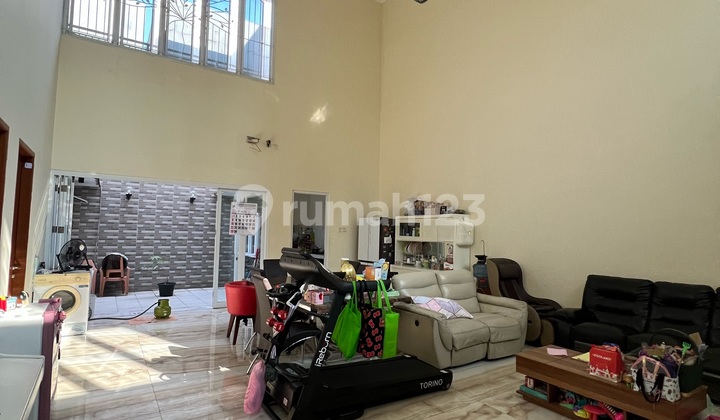 Sunter House 1.5 Floors with Very High Ceiling Area 11x20 M2 Facing East One Gate System