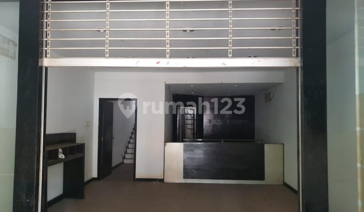 2.5-story shophouse in the Metro Sunter Plaza row, South-facing, former bank.