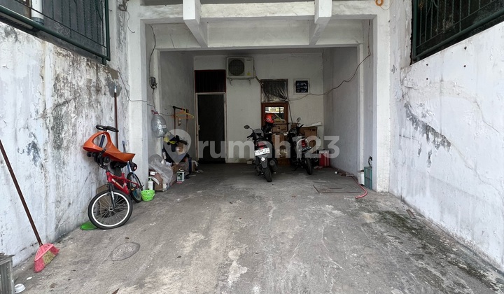 Rumah 2 Lantai Jual Tambora 5 Jakarta Baratluas 4x22.5 M2 Bisa Untuk Gudang Kecil