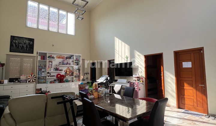 Sunter House 1.5 Floors with Very High Ceiling Area 11x20 M2 Facing East One Gate System 2