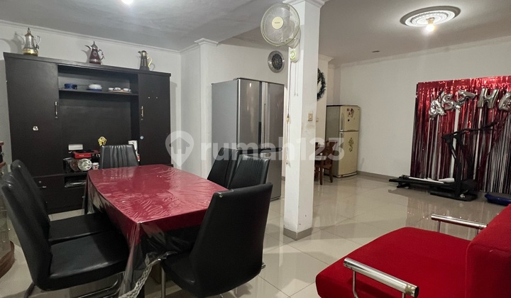 Rumah Sunter Uk 11X20 Bangunan 2Lt Bagus Hadap Timur Jalan 3 Mobil Dalam Komplek