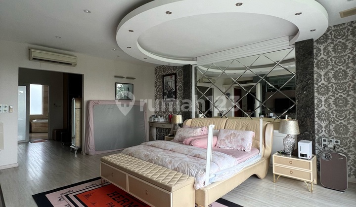 Townhouse Springhill Kemayoran Jakarta, Size 10x30 m², Beautiful Golf View, Gym, Karaoke, Marble Floor, Excellent Renovation