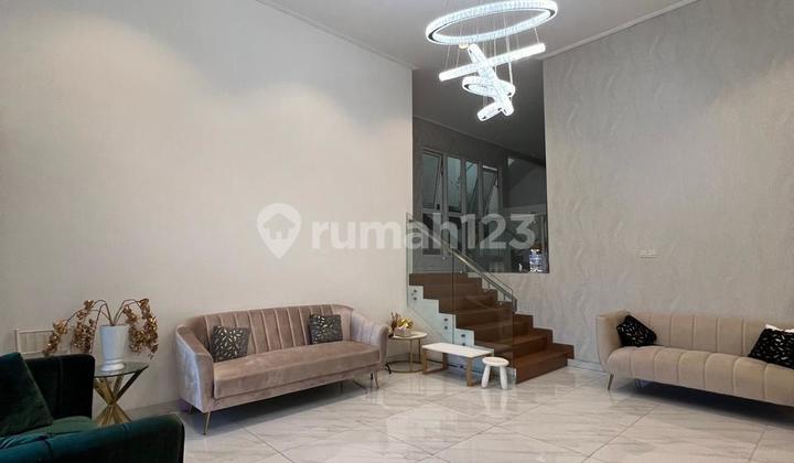 Rumah Minimalis 2 Lantai Bagus 12x25m2 Hadap Timur Siap Huni