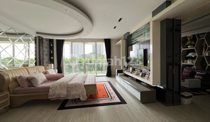 Townhouse Springhill Kemayoran Jakarta, Size 10x30 m², Beautiful Golf View, Gym, Karaoke, Marble Floor, Excellent Renovation