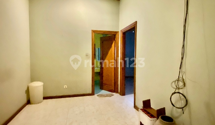 Di Jual rumah lokasi di Jl Salemba Jakarta pusat Zona Campuran ( komersil ) 2