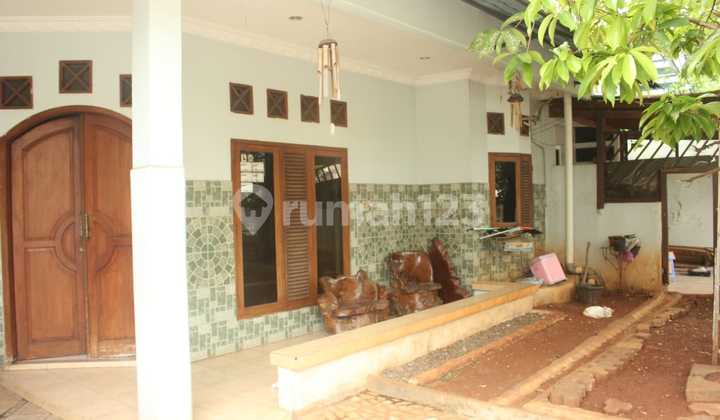 Di Jual Rumah lama, hitung tanah, harga super murah, Jl Cibeber Kbebayoran Baru Jakarta selatan
