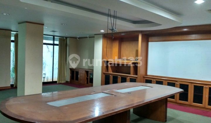 Di Sewakan Gedung bagus area Commersial Jl Johar Menteng Jakarta Pusat Di Sewakan Gedung bagus area Commersial Jl Johar Menteng Jakarta Pusat