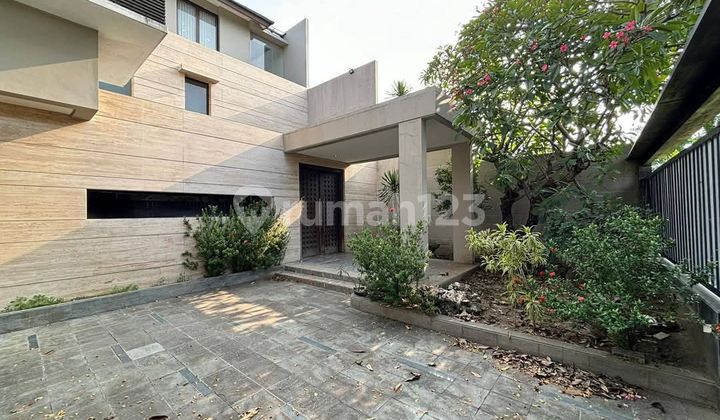 Dijual Rumah 3 Lantai Citraland Utama Surabaya