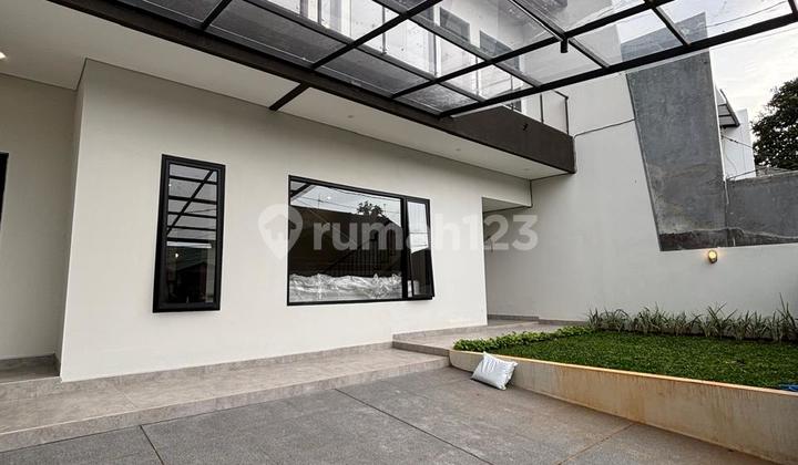 Rumah 3 Lantai Semi Furnish di Duren Sawit Jakarta  2