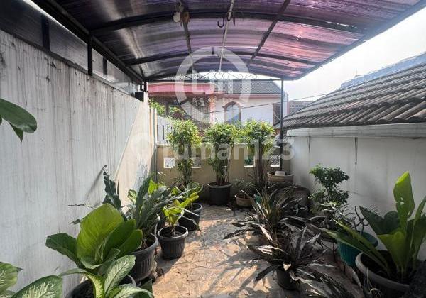 Dijual Rumah Luas Strategis Dekat Mall di Galaxy Bekasi 2