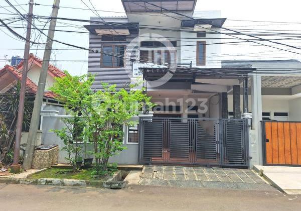 Dijual Rumah 2 Lantai Semi Furnish Strategis di Harapan Baru Bekasi
