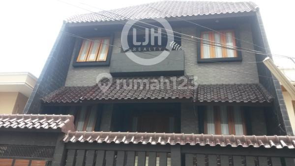Dijual Rumah Luas Cantik 3 Lantai di Kelapa Gading Jakarta