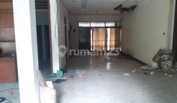 Land Area House for Sale in East Tebet, Steps to Ecopark Tebet, Prime Location. Land Area House for Sale in East Tebet, Steps to Ecopark Tebet, Prime Location.