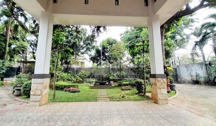 For Sale Luxury House with Extensive Land Area in Cipinang Cempedak Jatinegara. Negotiable Price until Deal. 2