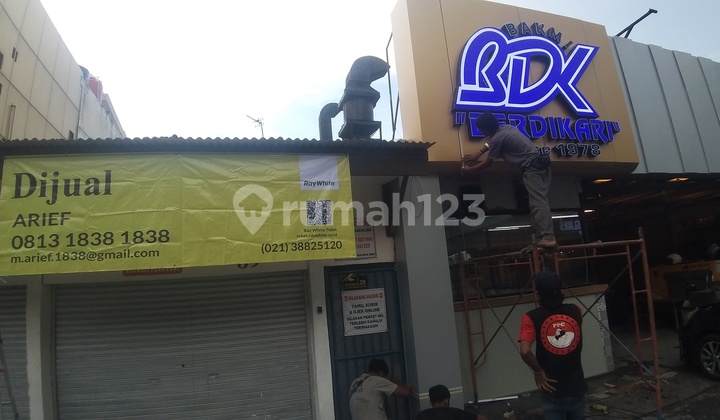 House Suitable for Business Located on Tebet Timur Raya Street, Road Width for 3 Cars, Strategic and Lucky..