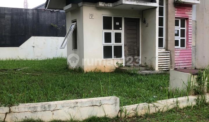 Rumah Hoek, Halaman Luas di Cibubur Country