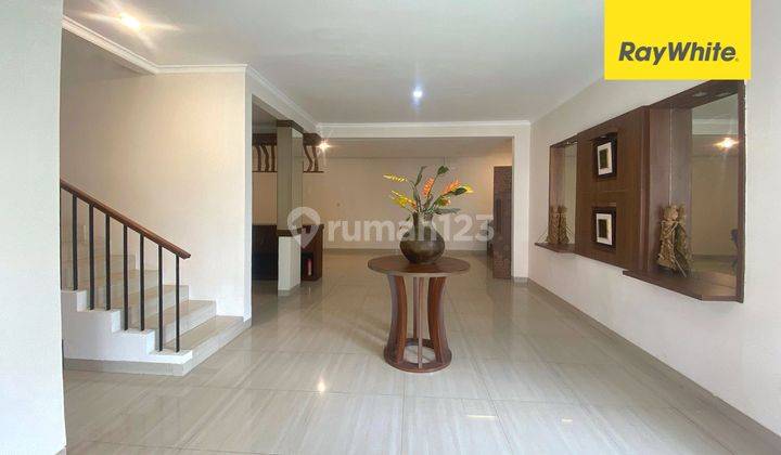 ruang tamu rumah cantik  siap huni posisi