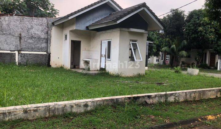 Rumah Hoek, Halaman Luas di Cibubur Country 2