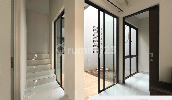 Rumah Baru 3 Lantai di Kota Wisata, Cibubur