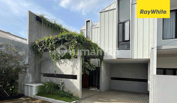 Fully Furnished House, Just Bring Your Suitcase at Hankam Main Road, Bekasi Fully Furnished House, Just Bring Your Suitcase at Hankam Main Road, Bekasi