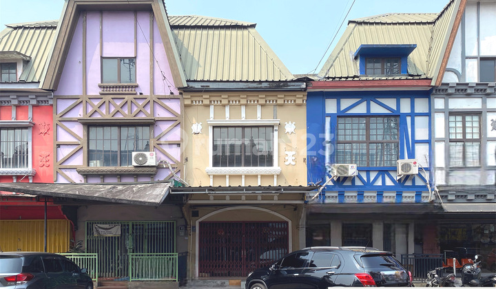 Ready-to-Use Shophouse in Kota Wisata, Cibubur