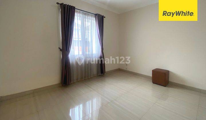 kamar tidur rumah cantik  siap huni posisi