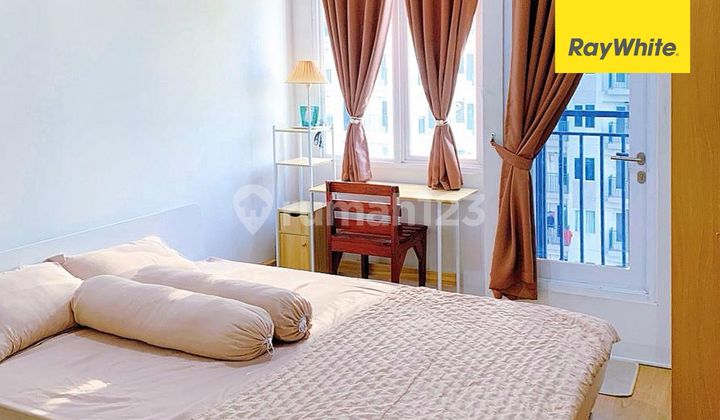 Apartment with Swimming Pool View at Podomoro Golf View