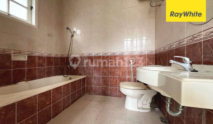 Rumah Halaman Luas di Kota Wisata, Cibubur 2