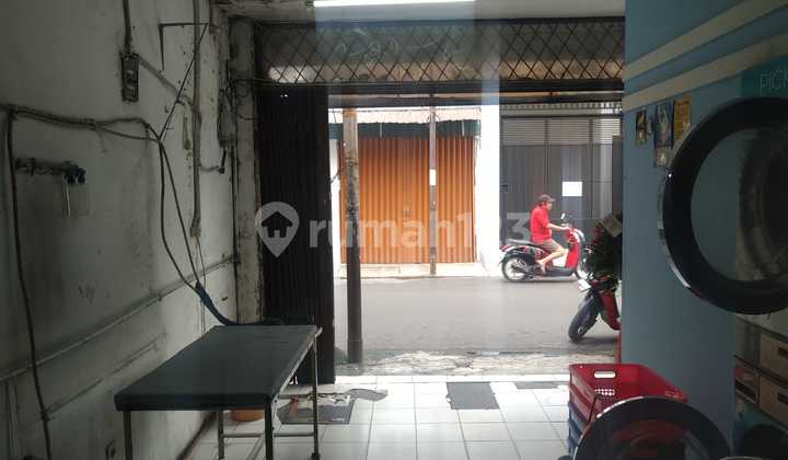 For Quick Sale: House Suitable for Business in Jembatan Lima