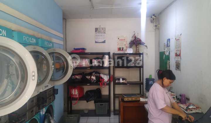 For Quick Sale: House Suitable for Business in Jembatan Lima