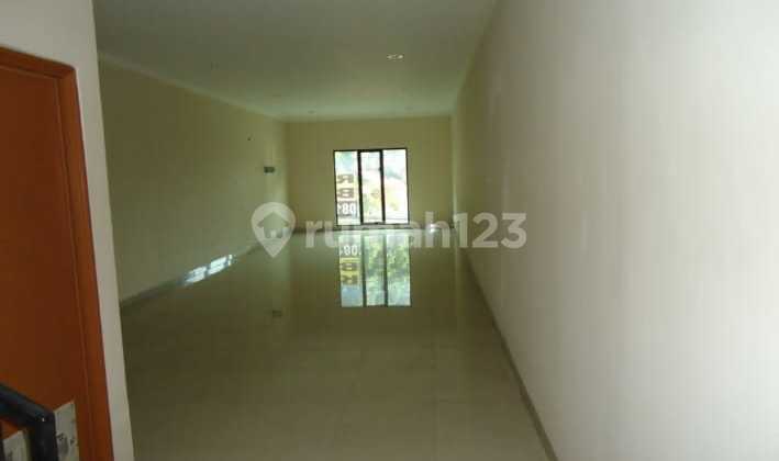 Di Sewakan Ruko Letak Strategis Jakarta Barat