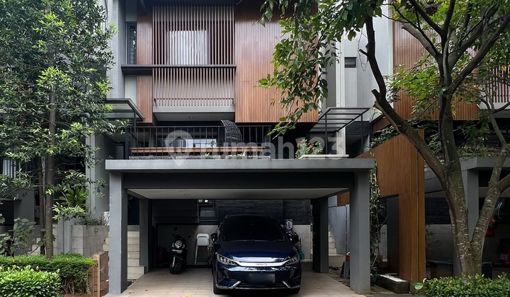 Dijual Rumah 2,5 Lantai dengan Attic Room Dijual Rumah 2,5 Lantai dengan Attic Room