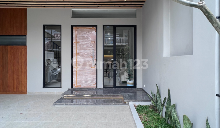 Dijual Rumah Baru 2 Lantai dengan Fasad Minimalis Jepang di Nusa Loka BSD City