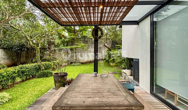 Dijual Rumah Secondary Modern Tropical Dalam Townhouse 2