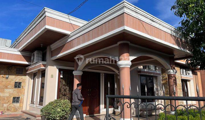 Rumah mewah cantik di pusat kota dekat SMK Labor 1