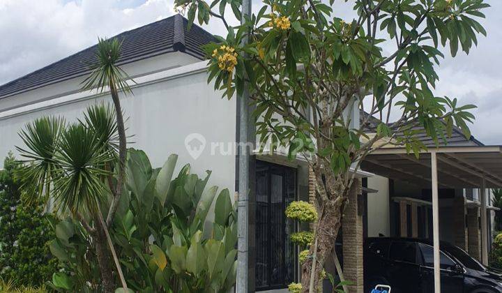 Rumah Konsep Villa Semi Perabot Dan Kolam Renang Rumah 1