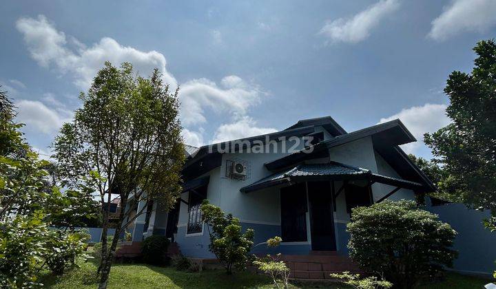 Rumah Cantik Halaman Luas Tepi Jalan 2