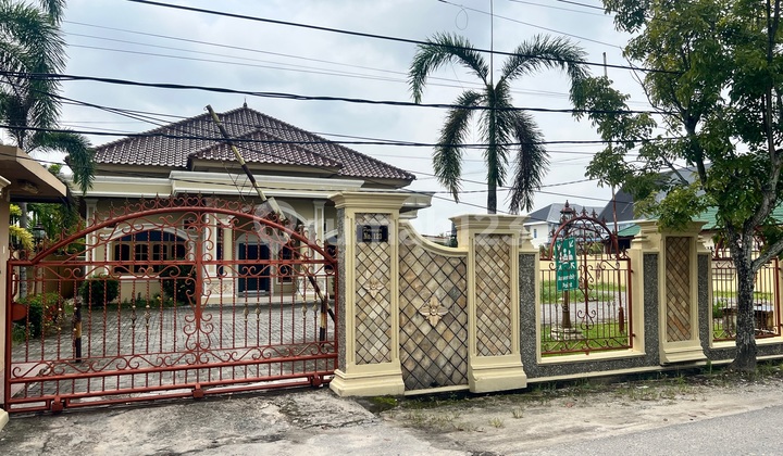 Wide Yard House Suitable for Office Near Airport Wide Yard House Suitable for Office Near Airport