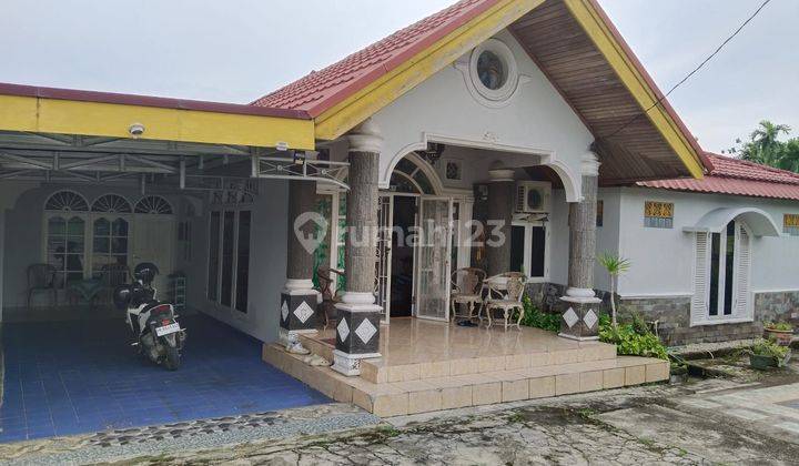 Rumah Bulatan Minimalis Halaman Luas Dekat Umban Sari 1