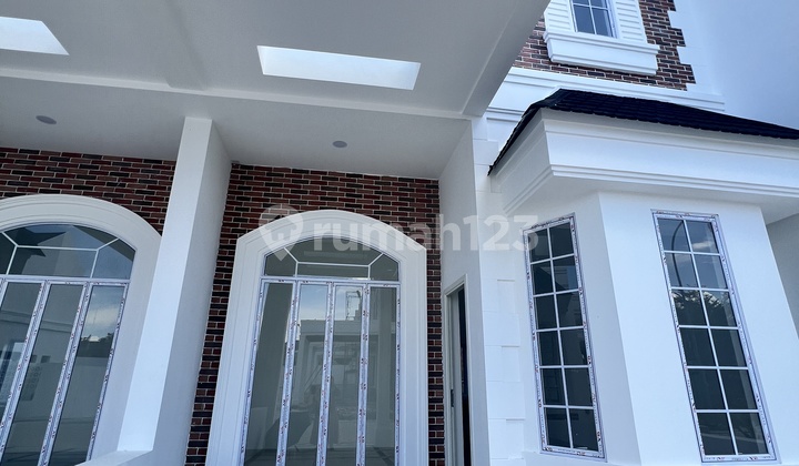 Rumah Mewah Konsep Eropa Dipusat Kota 1