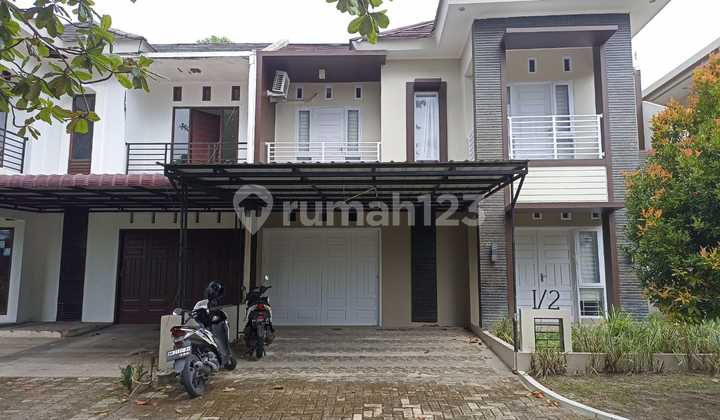 Rumah Komplek Elite Dan Asri Lokasi Tengah Kota Security 24 Jam