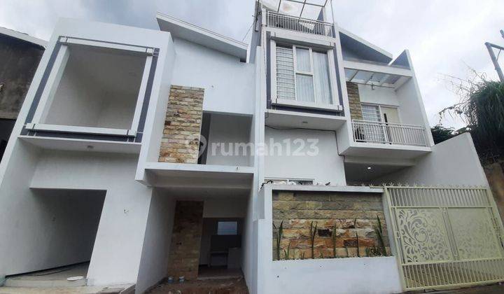 Rumah Villa Plus Roftop Dekat Wisata Bns Jatimpark