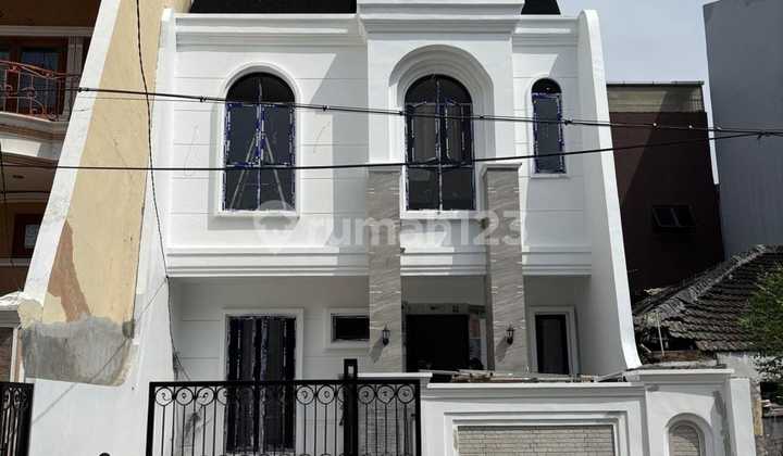 Rumah 5 Kamar di Muara Karang, Dekat Mall