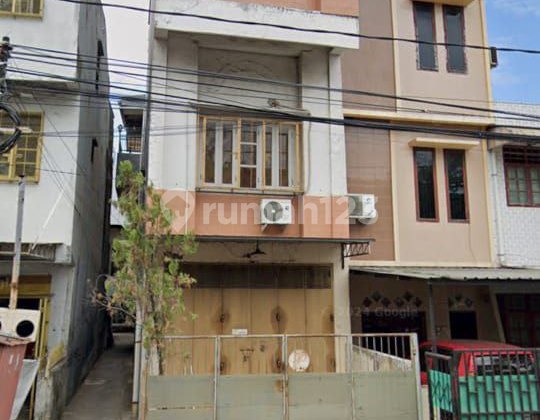 For Rent: 3-Story Shop House on South Veteran Street 1